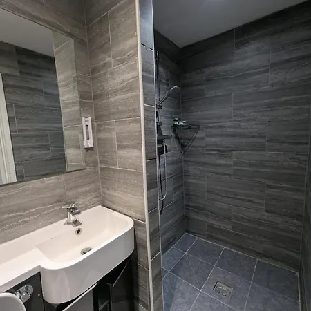 Oyo Firs Lodge London Heathrow Hounslow Extérieur photo