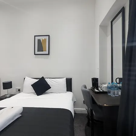 Oyo Firs Lodge London Heathrow Hounslow Extérieur photo