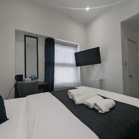 Oyo Firs Lodge London Heathrow Hounslow Extérieur photo