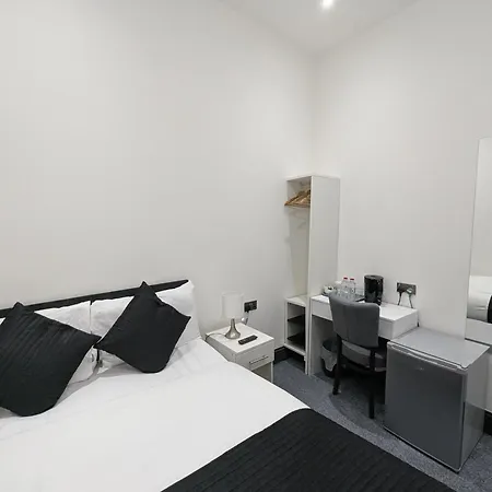 Oyo Firs Lodge London Heathrow Hounslow Extérieur photo