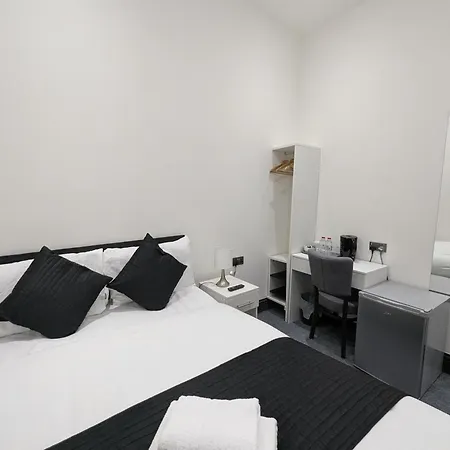 Oyo Firs Lodge London Heathrow Hounslow Extérieur photo