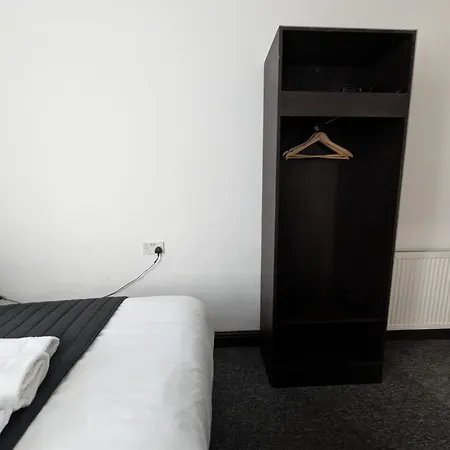 Oyo Firs Lodge London Heathrow Hounslow Extérieur photo