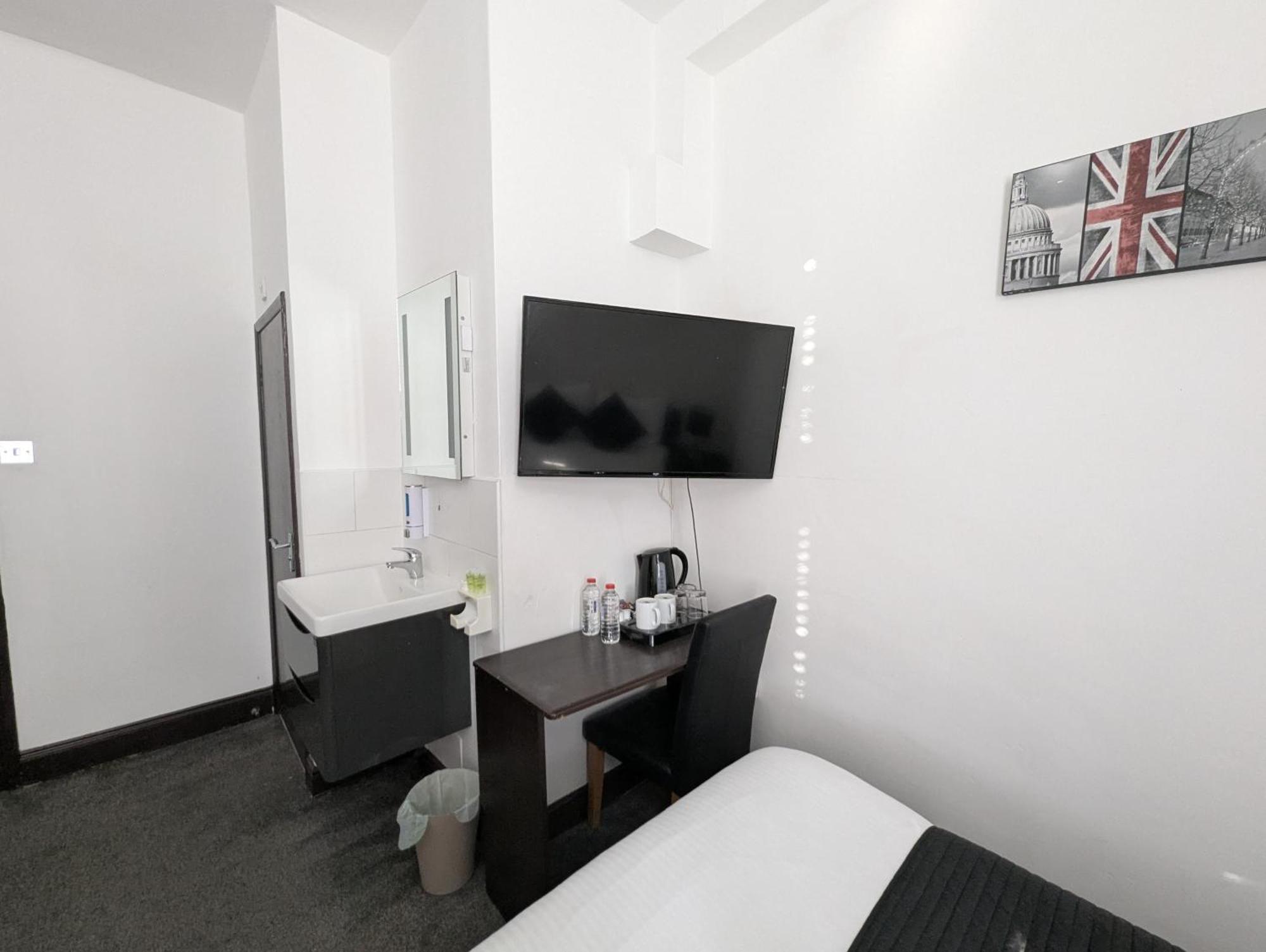 Oyo Firs London Heathrow