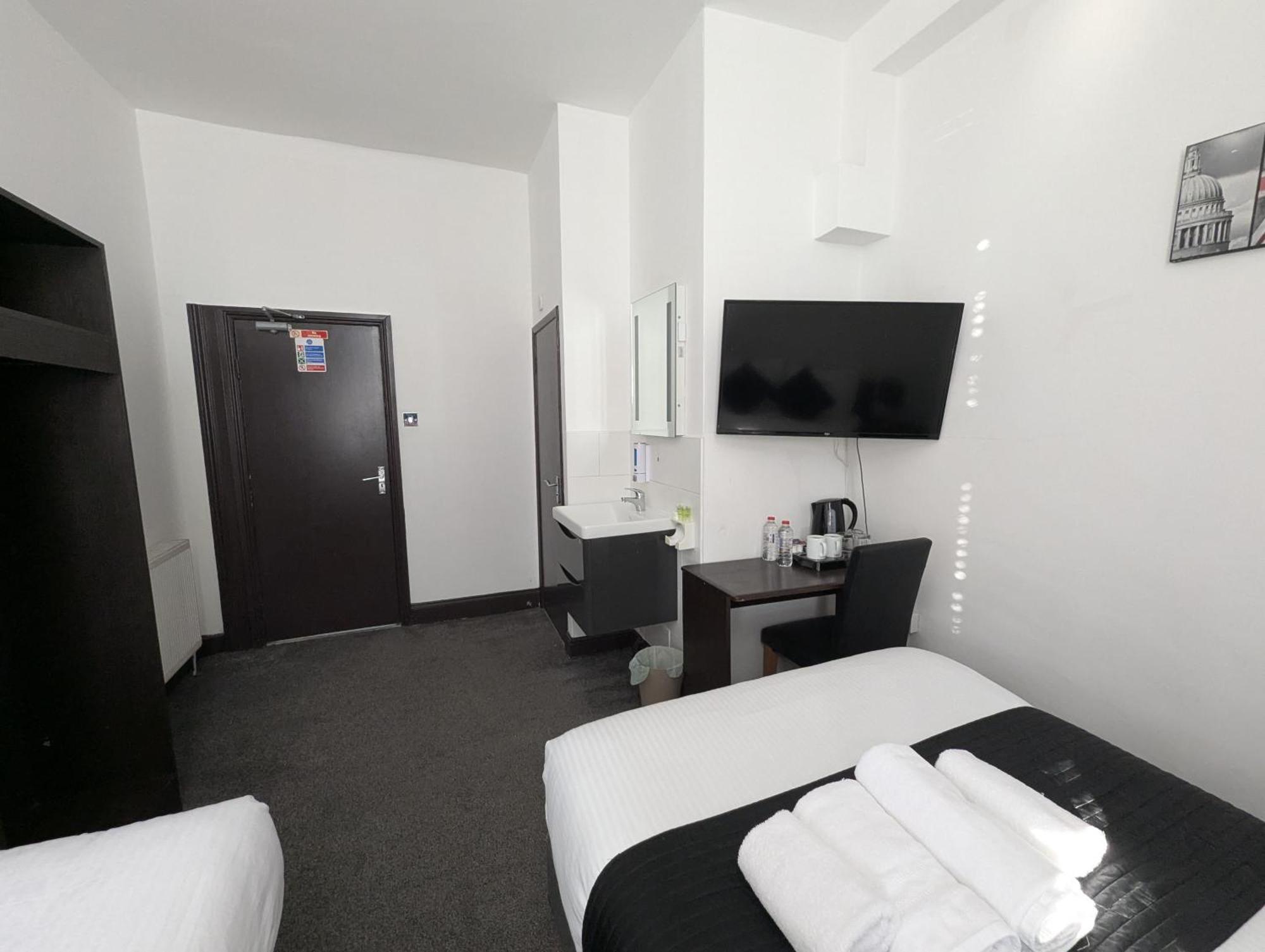 Oyo Firs London Heathrow Hounslow