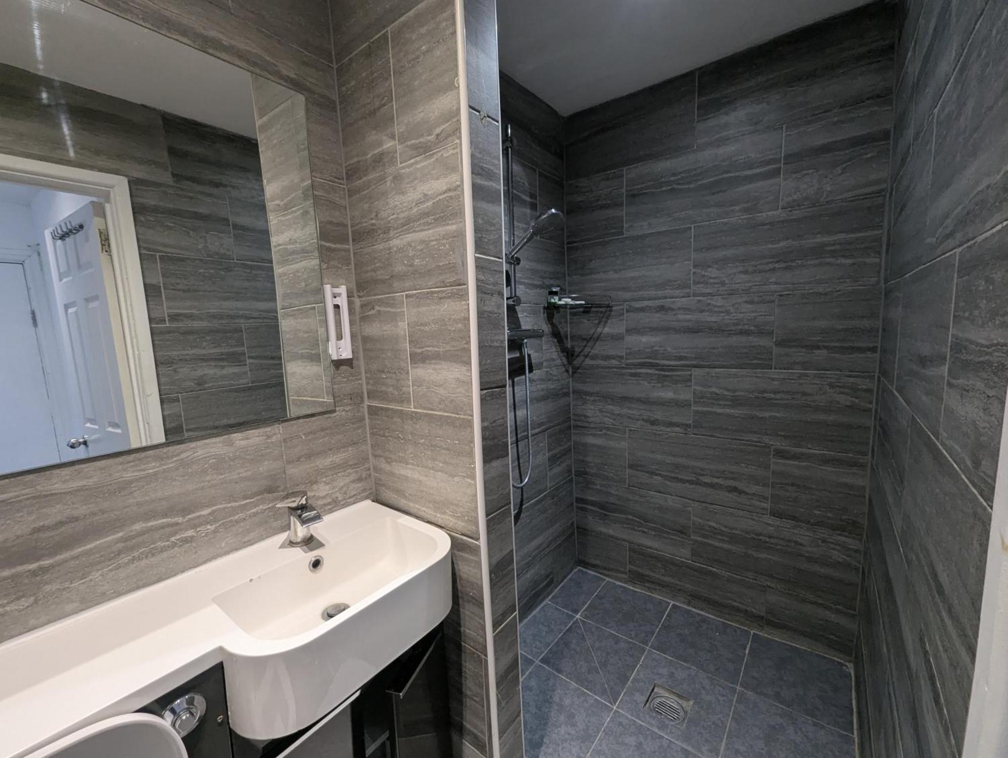 Oyo Firs London Heathrow Guest house 2*