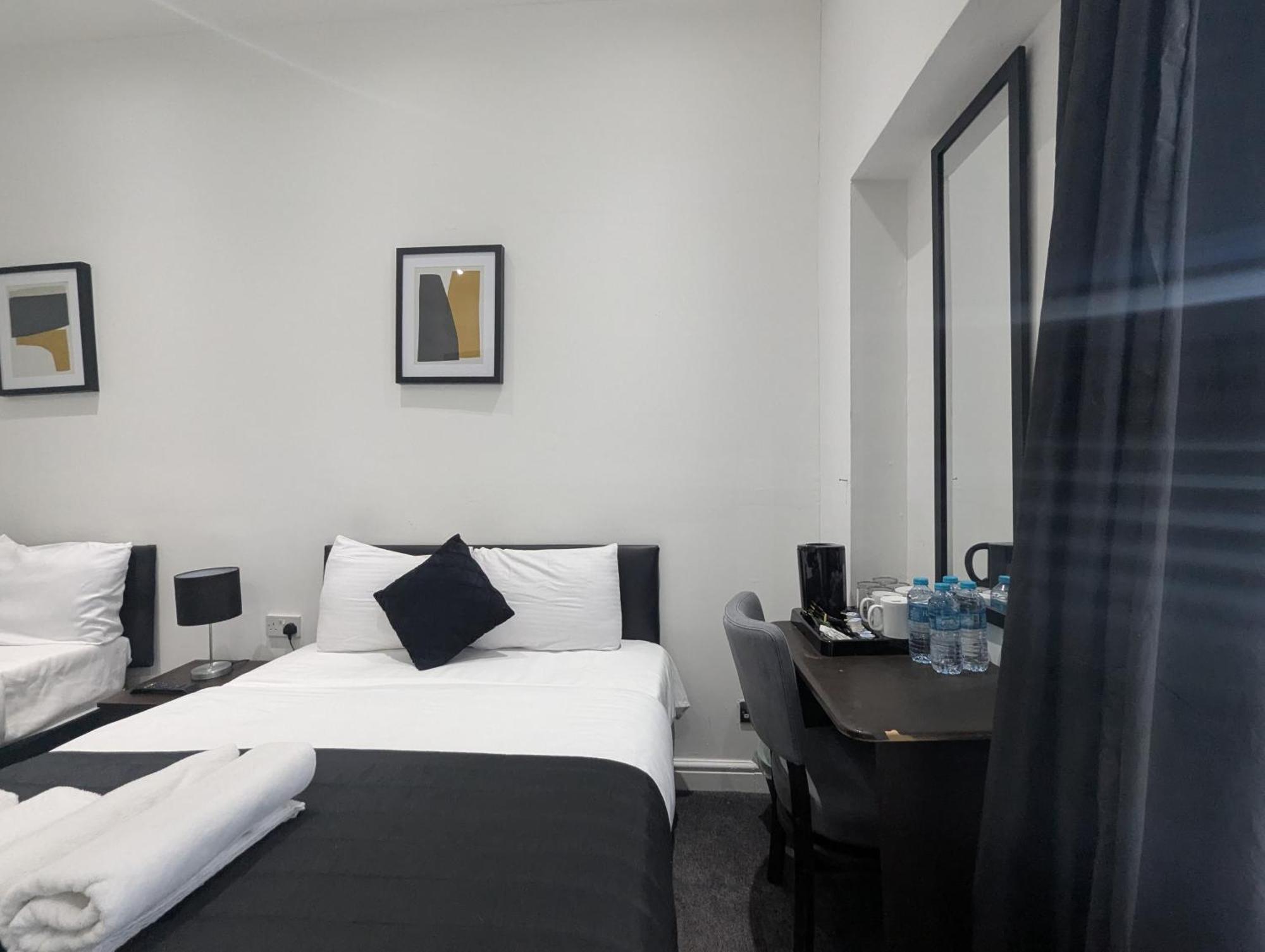 Guest house Oyo Firs London Heathrow 2*