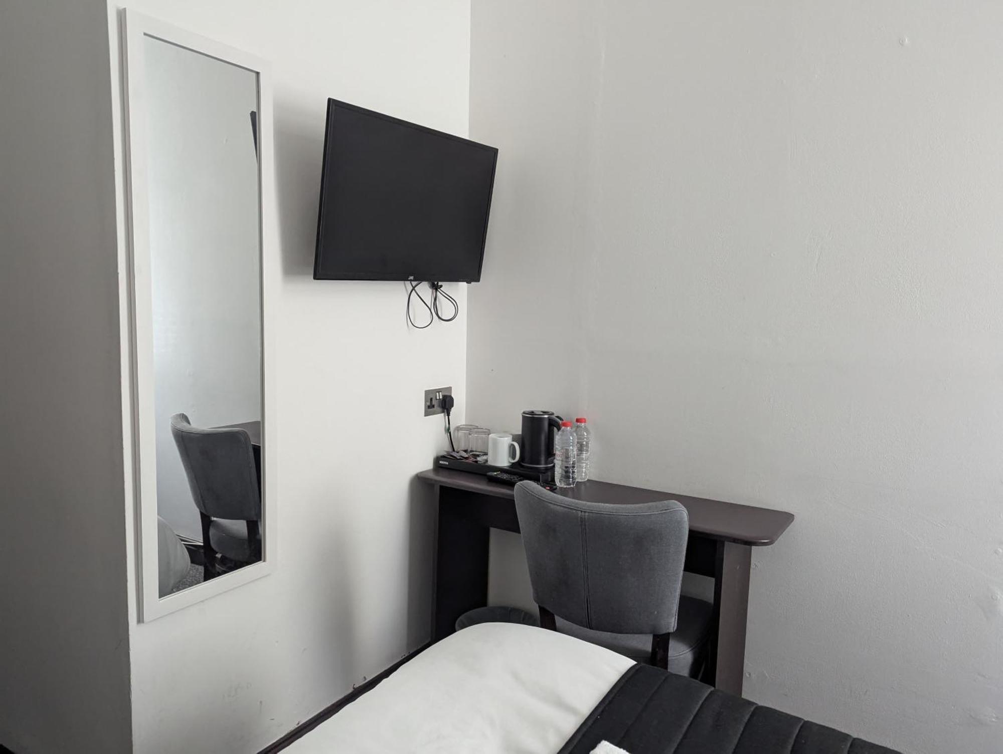 Oyo Firs London Heathrow Guest house