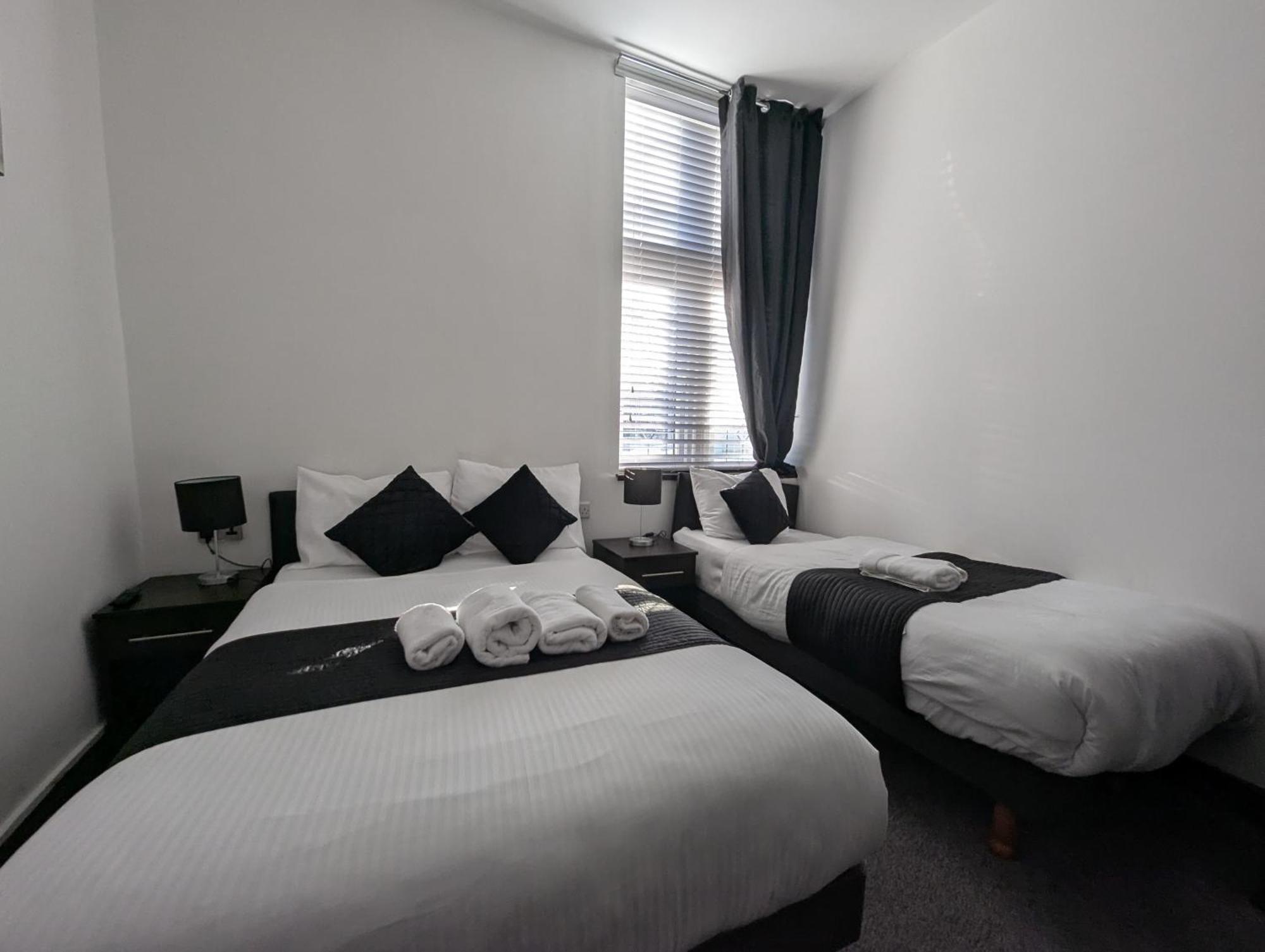 Oyo Firs London Heathrow Guest house Hounslow