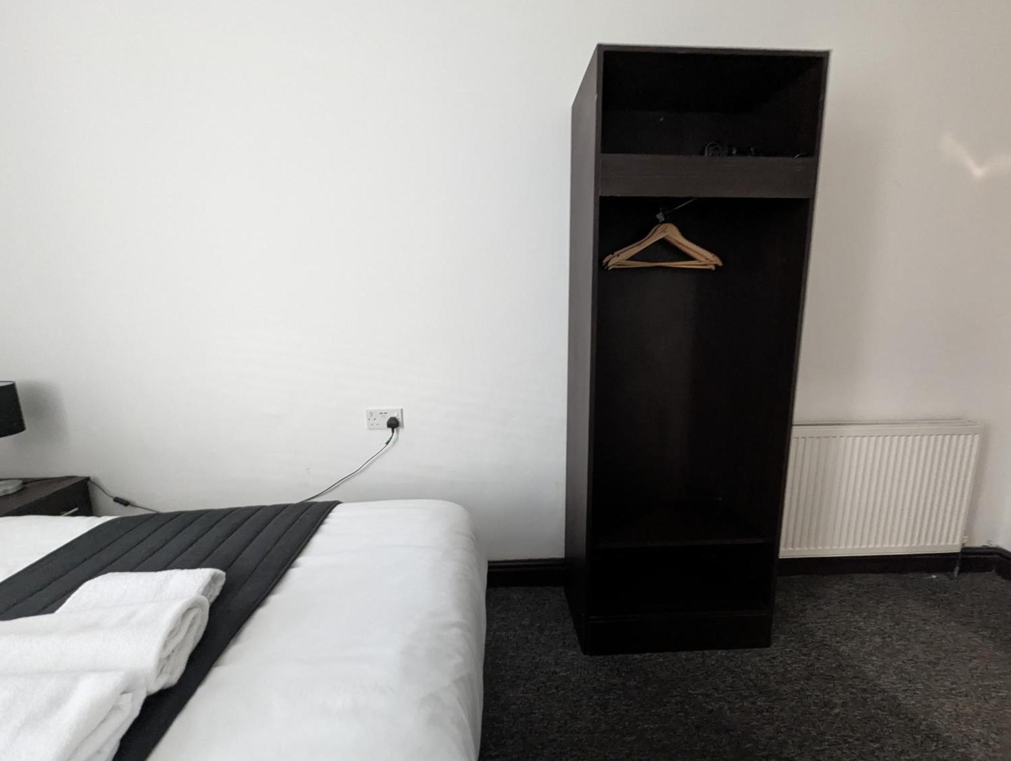 Oyo Firs London Heathrow Guest house Hounslow