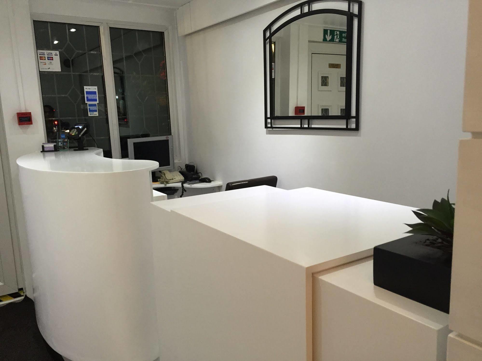 Guest house Oyo Firs London Heathrow 2*