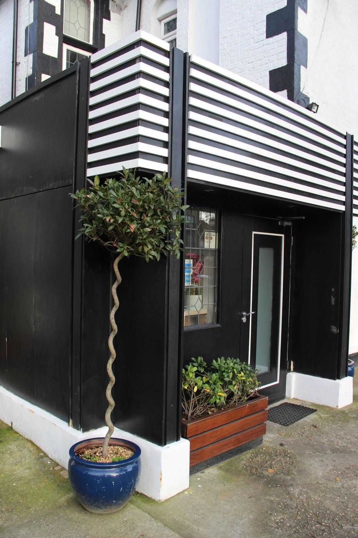 Oyo Firs London Heathrow Guest house 2*