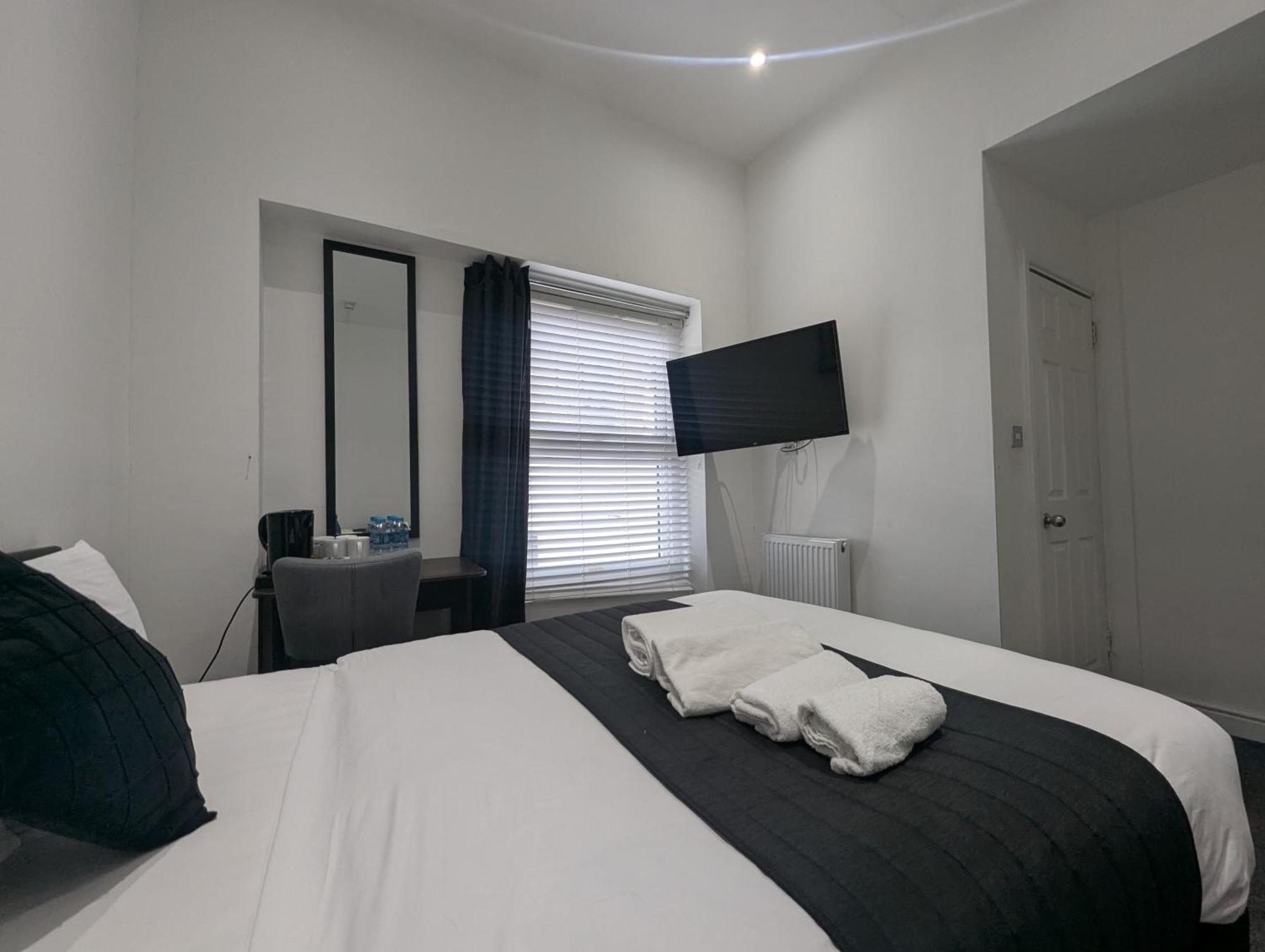 Oyo Firs London Heathrow Guest house Hounslow