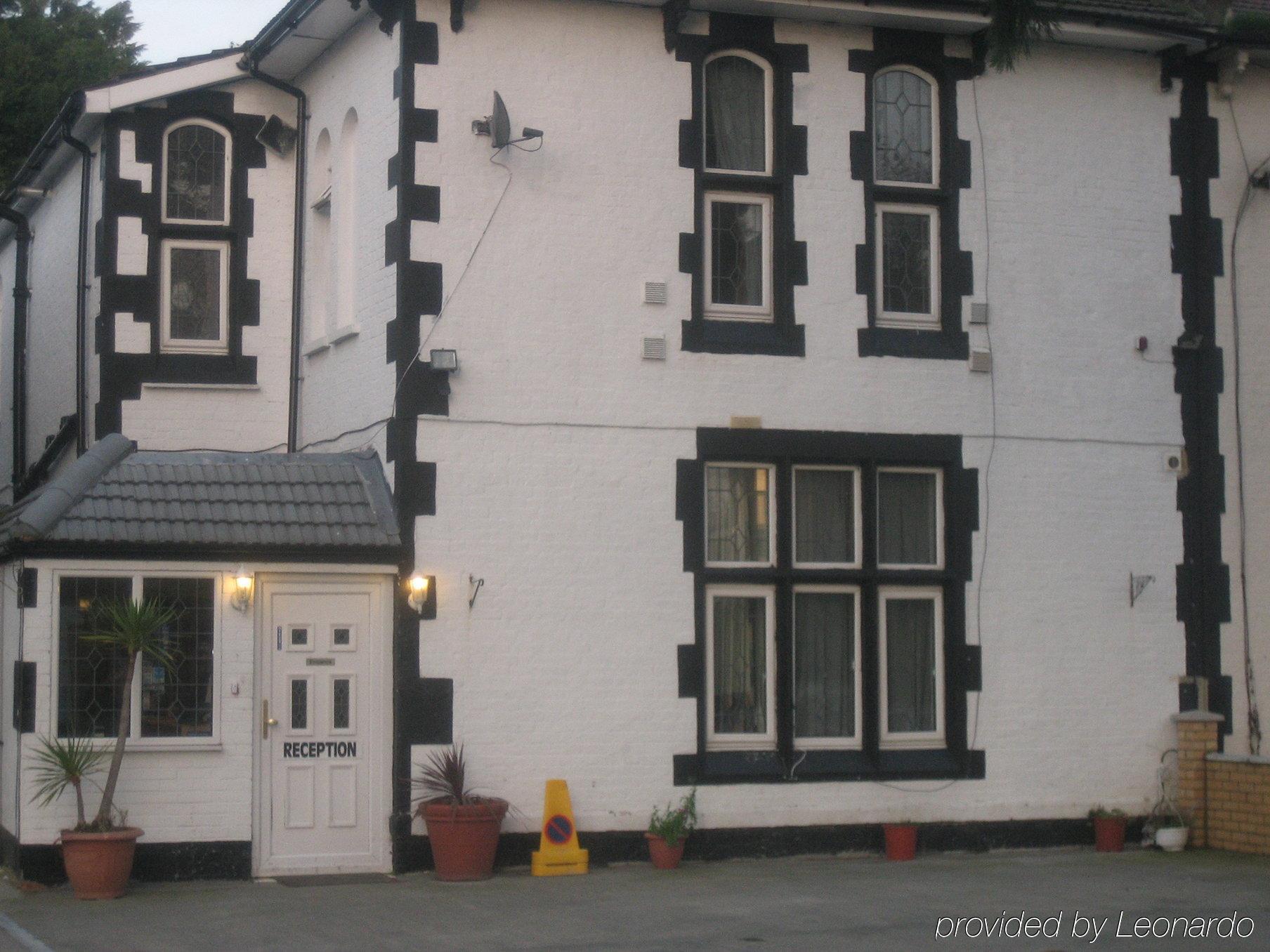 Oyo Firs London Heathrow Guest house 2*