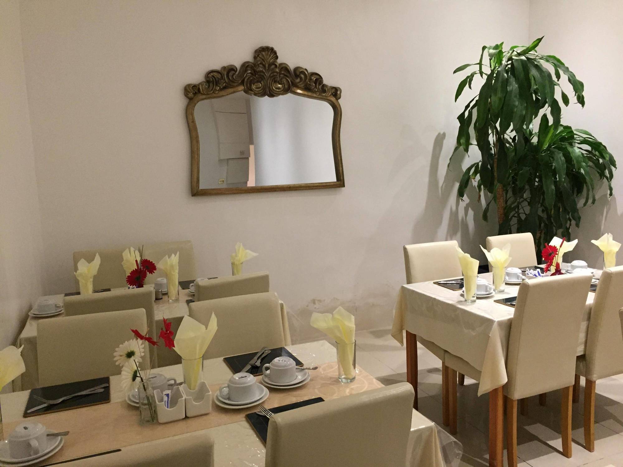Oyo Firs London Heathrow Guest house 2*