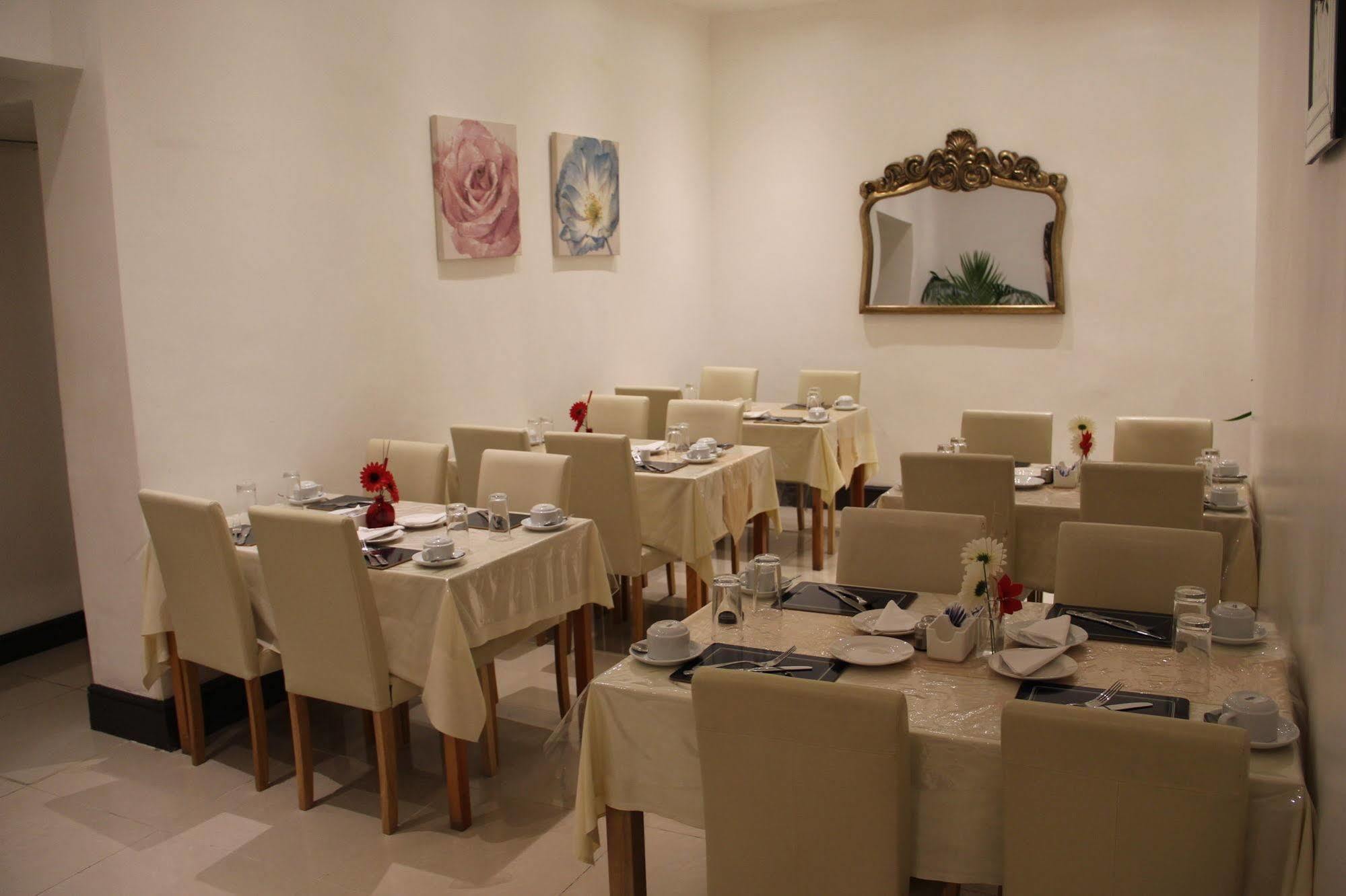 Oyo Firs London Heathrow Guest house Hounslow